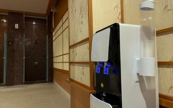 Dystrybutor wody — leasing czy zakup własnego urządzenia?