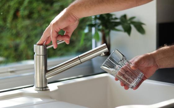 Najczęstsze problemy z wodą z kranu i jak je rozwiązać